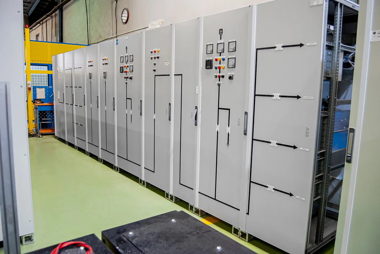 Automatic Power Factor Correction System for Shopping and Entertainment Mall