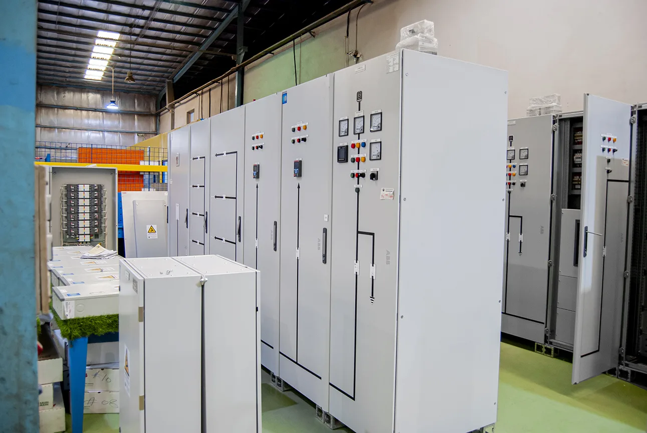 Automatic Power Factor Correction System for Shopping and Entertainment Mall