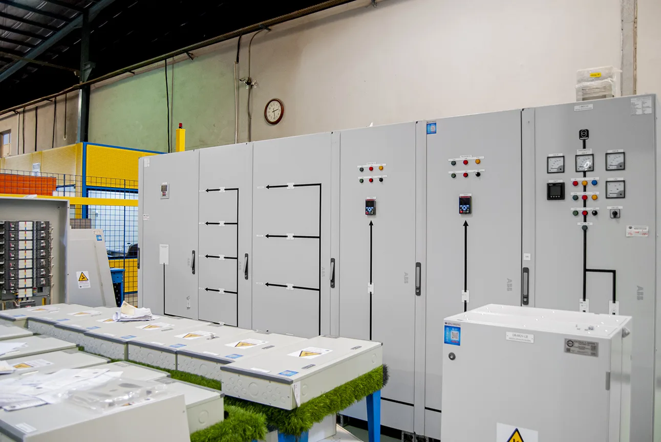 Automatic Power Factor Correction System for Shopping and Entertainment Mall