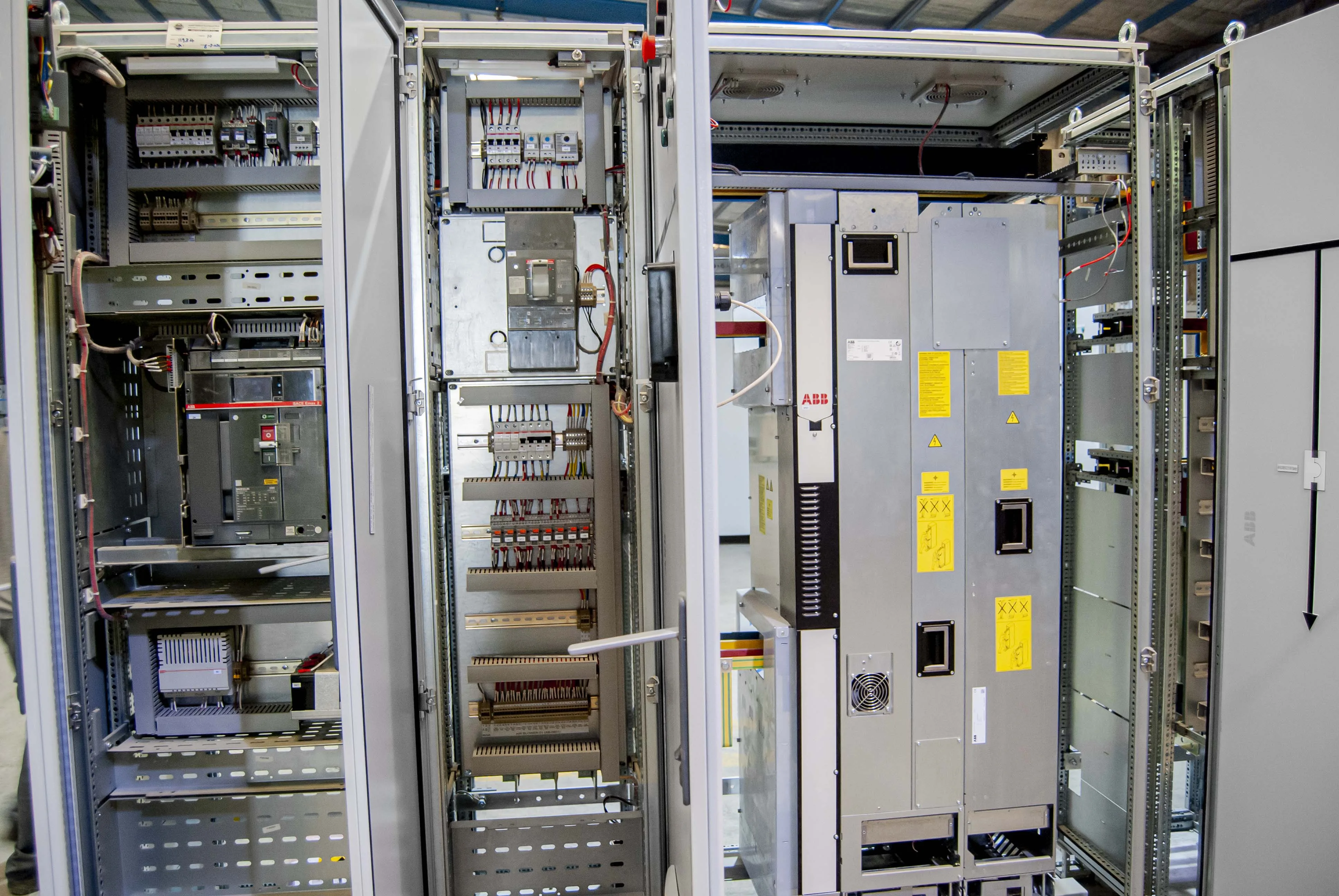 Low voltage motor control center for sewage water treatment plant